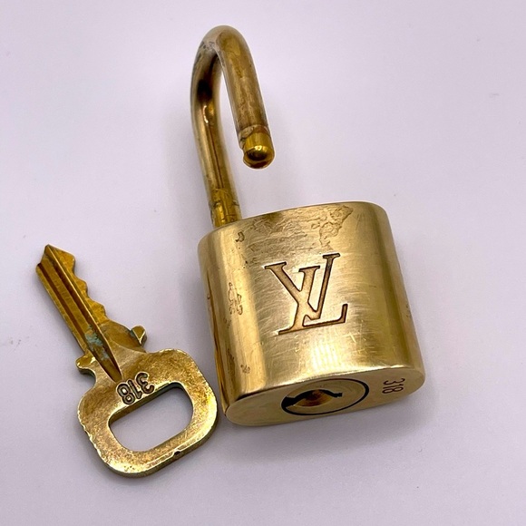 100% Authentic and pre loved Louis Vuitton - Gold Lock and Key set - #318 - Picture 3 of 5